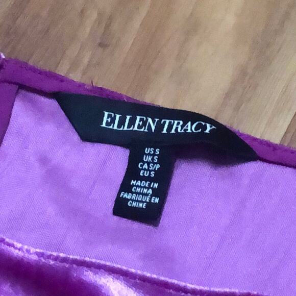 NWOT Ellen Tracy Fuchsia Crushed Velvet Flutter Sleeve Blouse Size Small - Picture 9 of 10